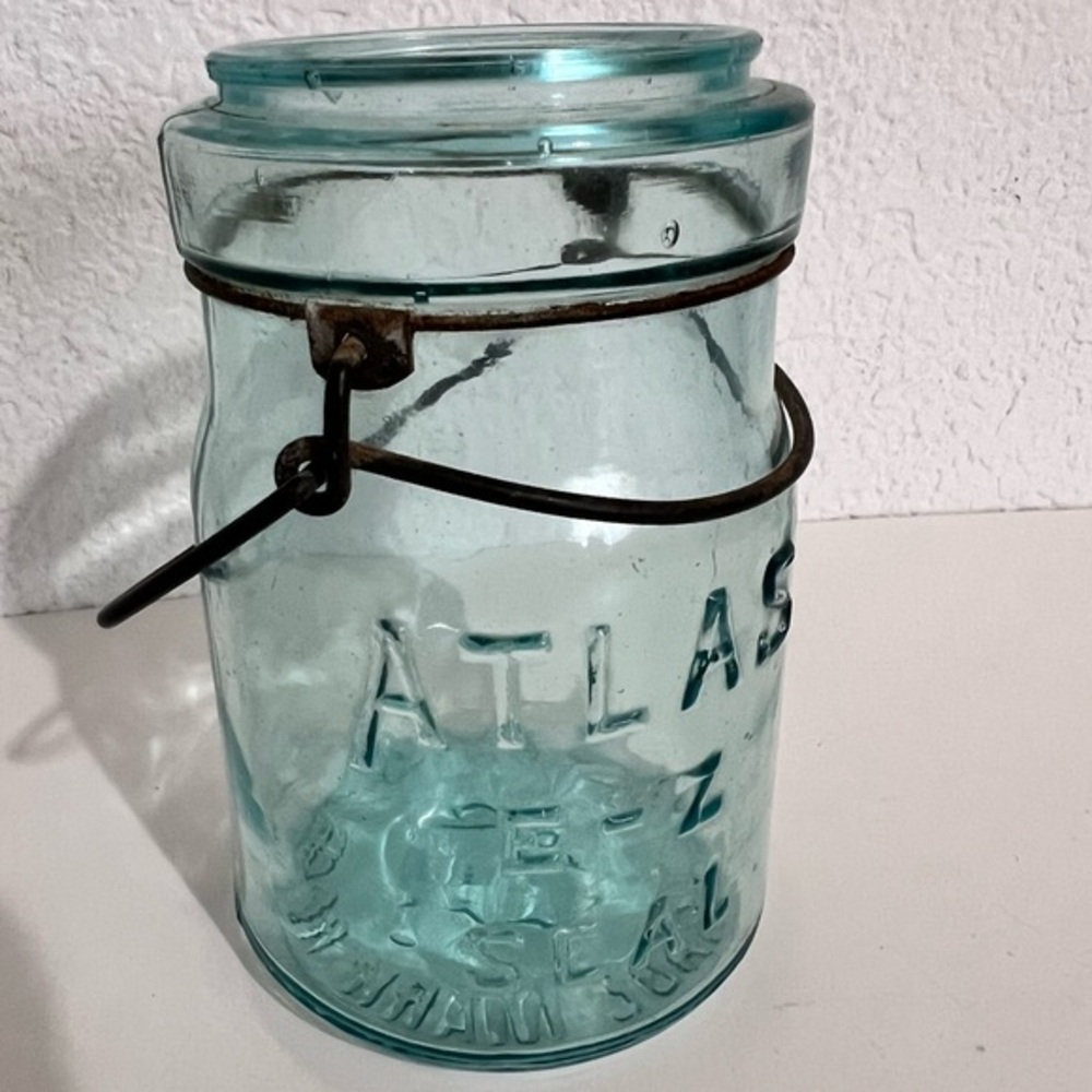 Vintage ATLAS E-Z SEAL Pint Canning Glass Jar with Bubbles & Waves Whittled Look
